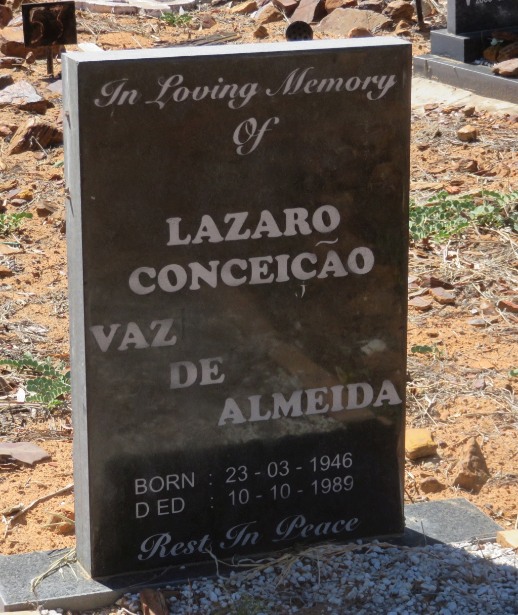 Pomfret grave de Almeida